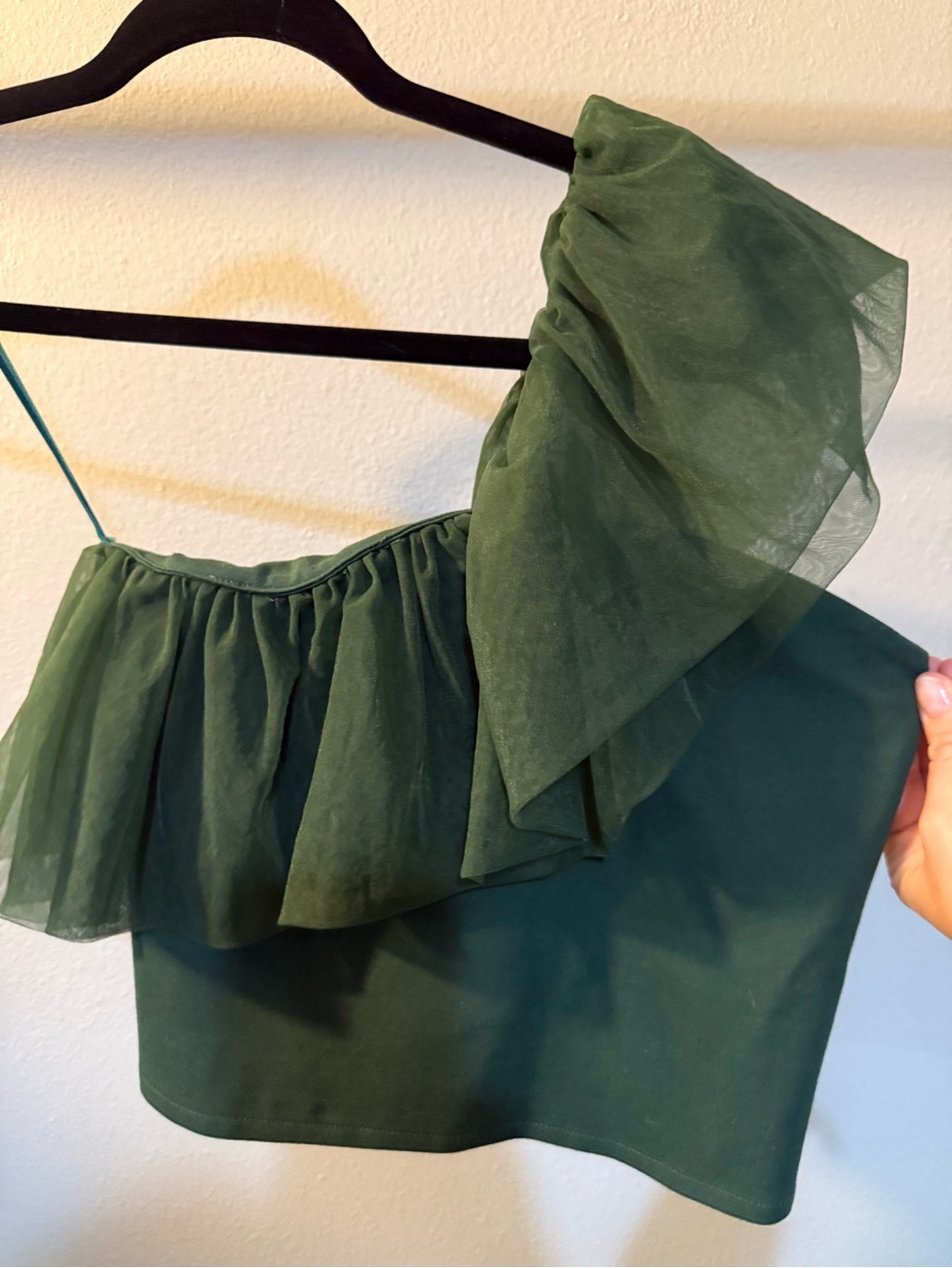 Sunday in Brooklyn One Shoulder Ruffle Crop Top – XS 💚